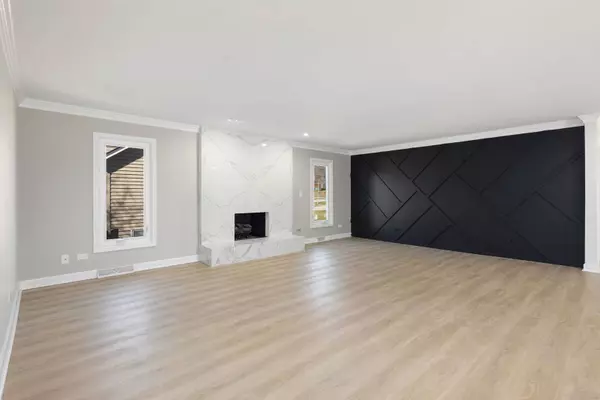 124 N Western Avenue, Bartlett, IL 60103