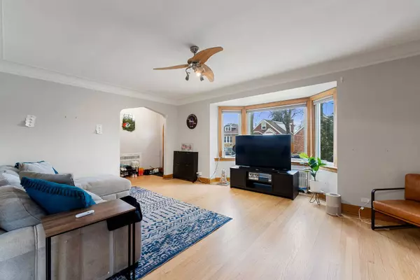 5758 W Roscoe Street, Chicago, IL 60634