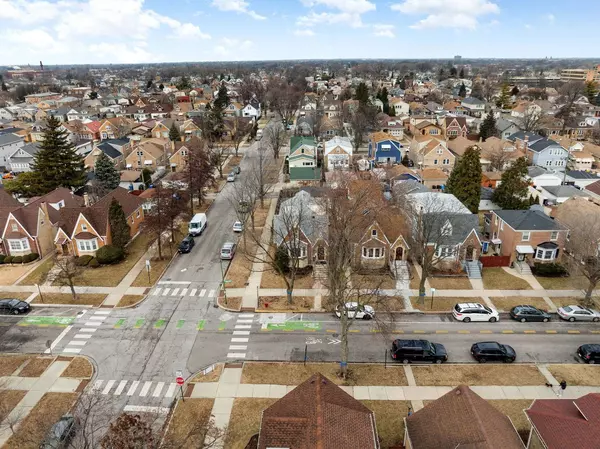 5758 W Roscoe Street, Chicago, IL 60634