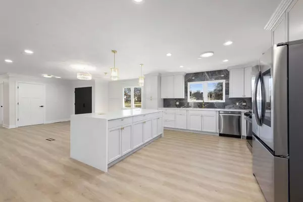 124 N Western Avenue, Bartlett, IL 60103