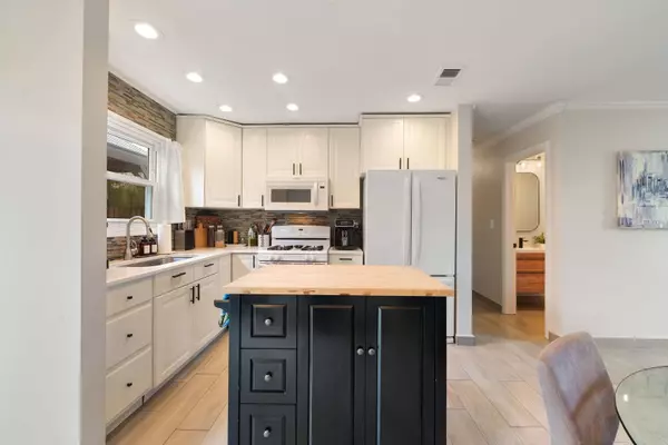 5045 Rochester Drive, Hoffman Estates, IL 60010