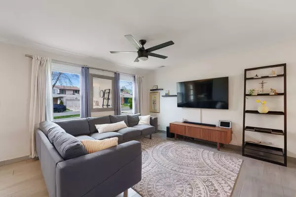 5045 Rochester Drive, Hoffman Estates, IL 60010