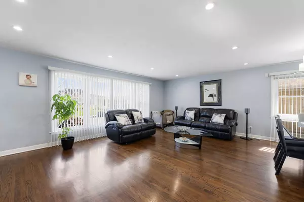 8557 W Winona Street, Chicago, IL 60656