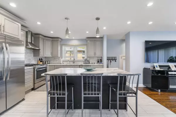 8557 W Winona Street, Chicago, IL 60656