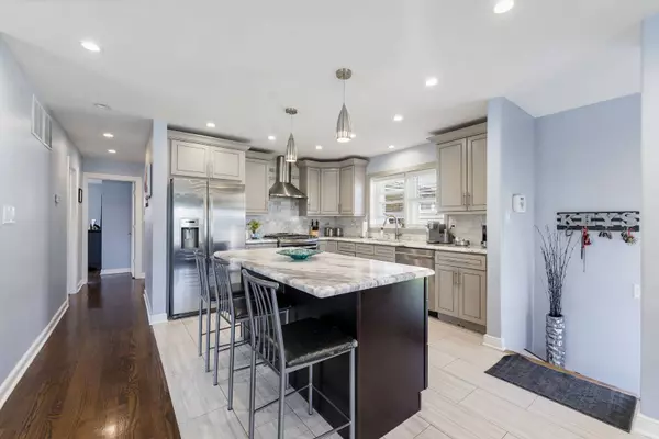 8557 W Winona Street, Chicago, IL 60656