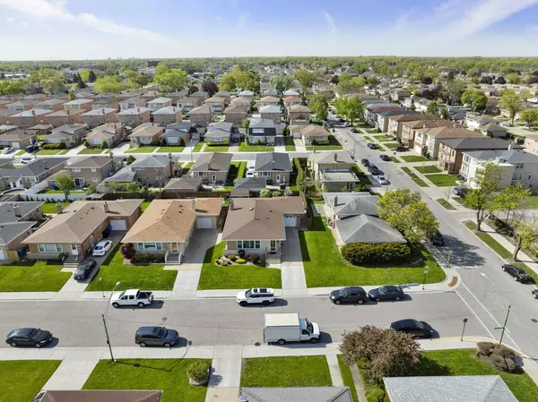 8557 W Winona Street, Chicago, IL 60656