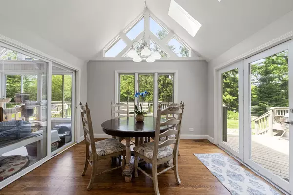 29w280 Old Wayne Court, West Chicago, IL 60185