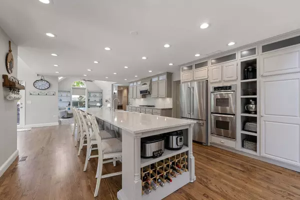 29w280 Old Wayne Court, West Chicago, IL 60185