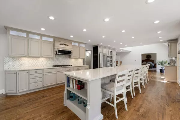 29w280 Old Wayne Court, West Chicago, IL 60185