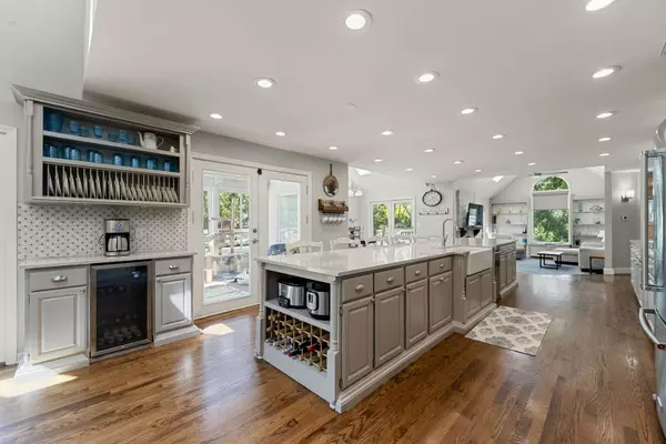 29w280 Old Wayne Court, West Chicago, IL 60185