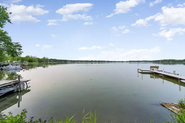 5116 W Shore Drive, Mchenry, IL 60050