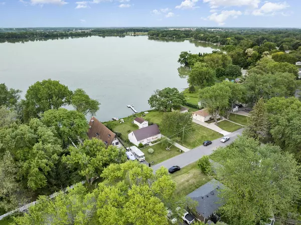 5116 W Shore Drive, Mchenry, IL 60050