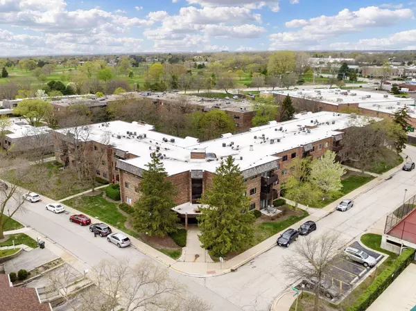 3110 Pheasant Creek Drive #201, Northbrook, IL 60062