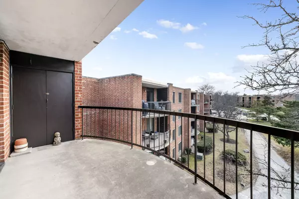 1615 E Central Road #410B, Arlington Heights, IL 60005