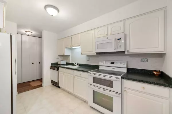 1615 E Central Road #410B, Arlington Heights, IL 60005