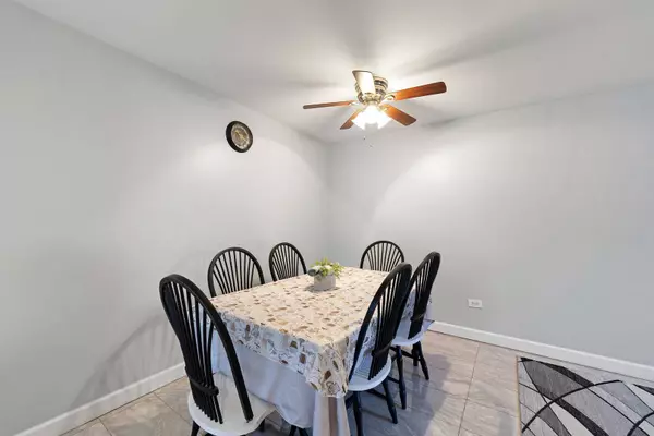 5310 N Chester Avenue #124, Chicago, IL 60656