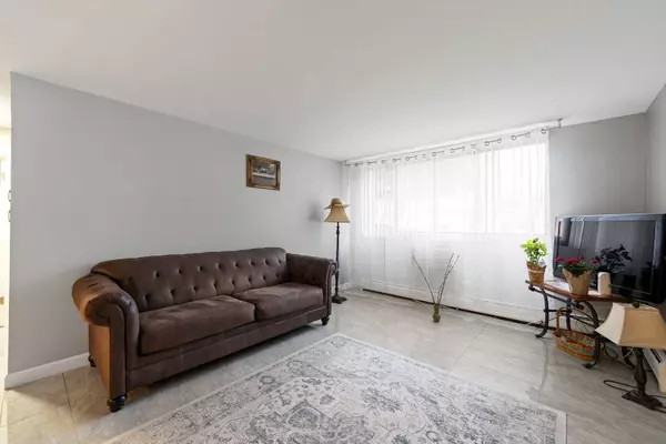 5310 N Chester Avenue #124, Chicago, IL 60656