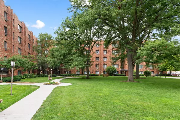 5310 N Chester Avenue #124, Chicago, IL 60656