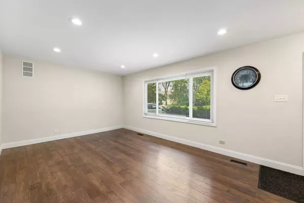 5755 S Bradley Court, Hanover Park, IL 60133