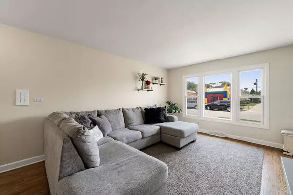 3837 Emerson Drive, Schiller Park, IL 60176