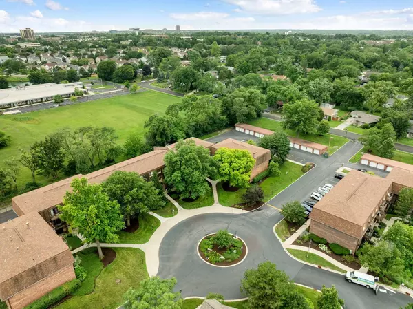 1520 S Fairfield Avenue #32C, Lombard, IL 60148