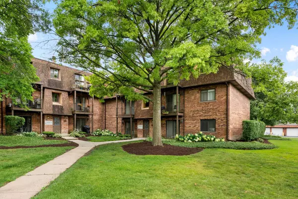 1520 S Fairfield Avenue #32C, Lombard, IL 60148