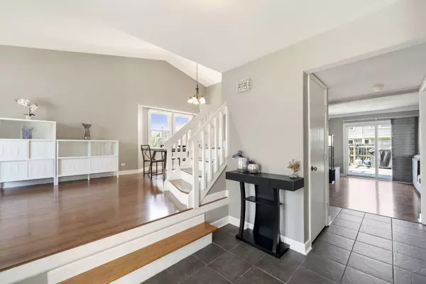 24 Fillmore Lane, Streamwood, IL 60107