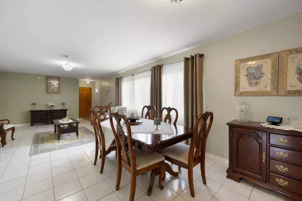 100 Des Plaines Lane, Hoffman Estates, IL 60169