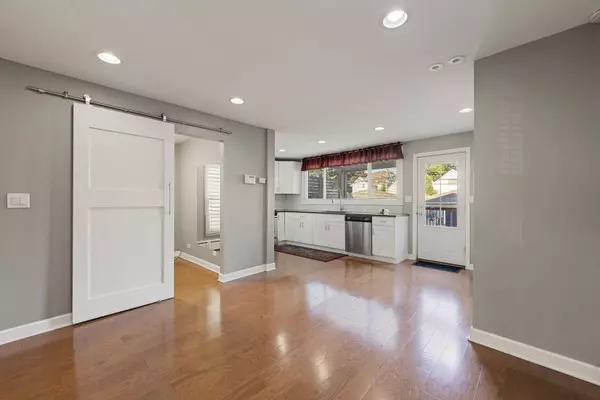 4139 N Kenneth Avenue, Chicago, IL 60641