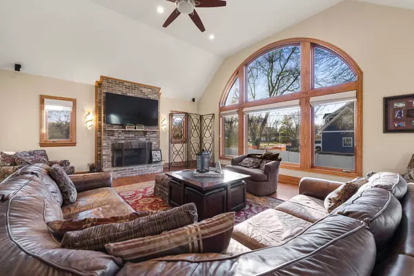 200 N School Street, Mount Prospect, IL 60056