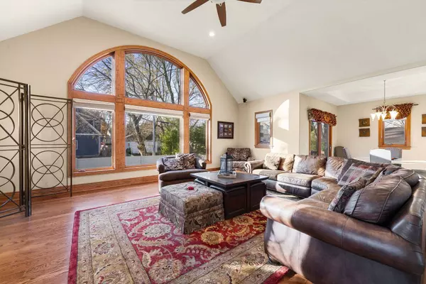 200 N School Street, Mount Prospect, IL 60056