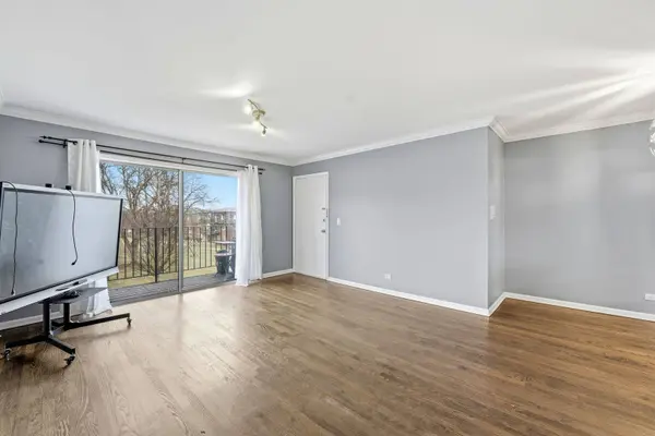 9350 Bay Colony Drive #3W, Des Plaines, IL 60016