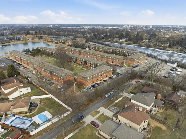 9350 Bay Colony Drive #3W, Des Plaines, IL 60016