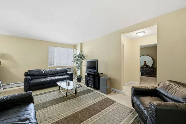 1609 Howard Street #2, Evanston, IL 60202