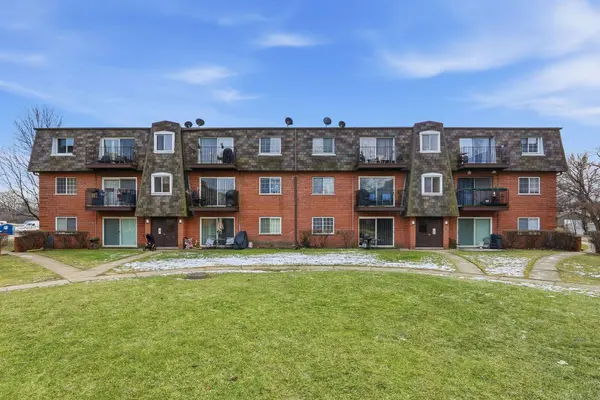 9350 Bay Colony Drive #3W, Des Plaines, IL 60016