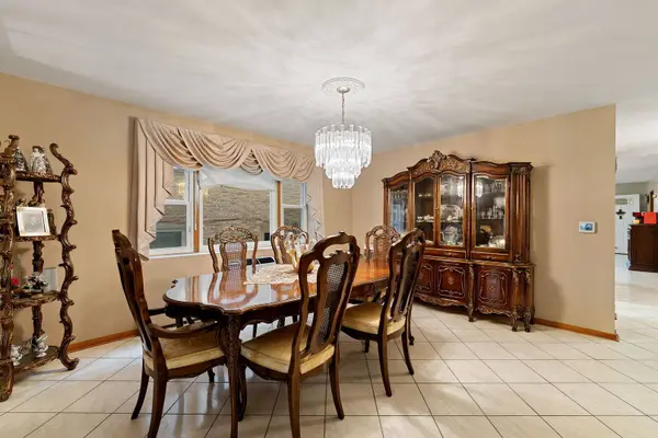 8729 W Summerdale Avenue, Chicago, IL 60656