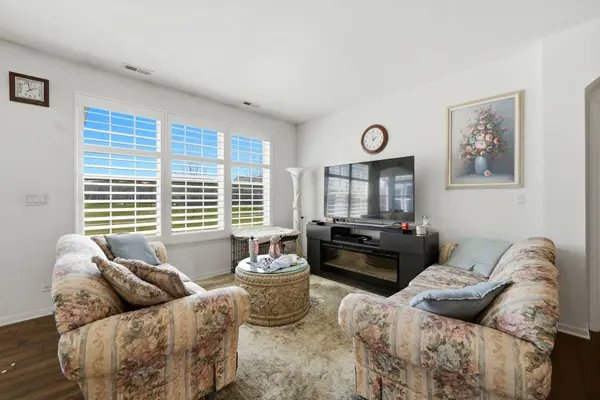 561 Autumn Circle, Pingree Grove, IL 60140