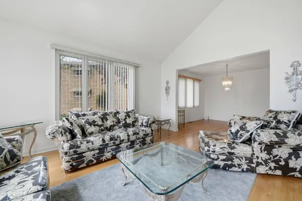 6916 W Forest Preserve Drive, Harwood Heights, IL 60706