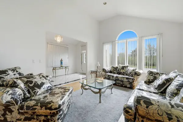 6916 W Forest Preserve Drive, Harwood Heights, IL 60706