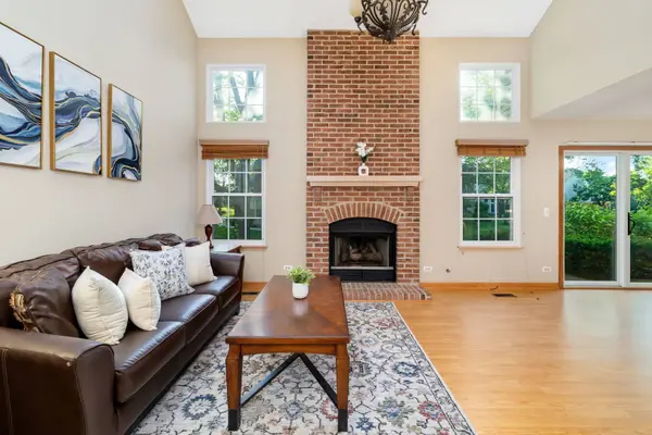 104 Thistle CT, Schaumburg, IL 60194