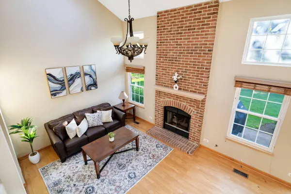 104 Thistle CT, Schaumburg, IL 60194