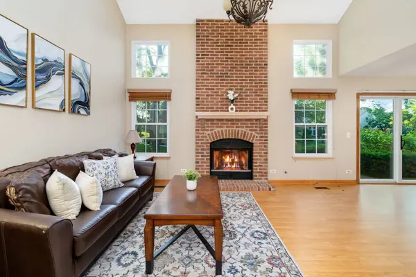 104 Thistle CT, Schaumburg, IL 60194