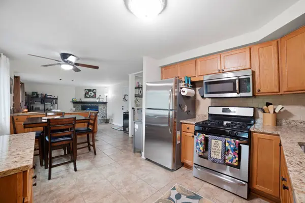 128 Patricia DR, Schaumburg, IL 60193