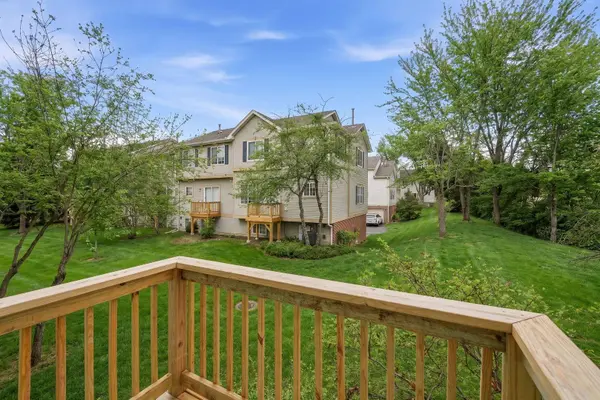 171 Monarch DR, Streamwood, IL 60107