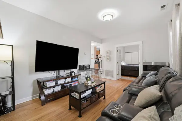 4343 N Sacramento AVE #2A, Chicago, IL 60618