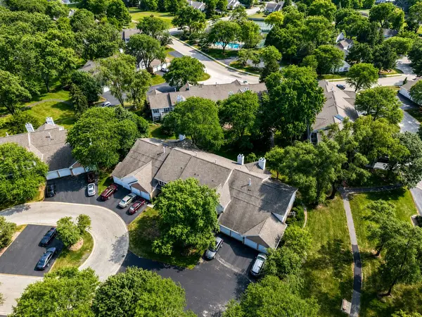 585 Edinburgh LN #B, Prospect Heights, IL 60070