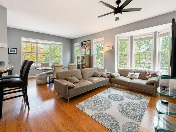 394 Broadmoor LN, Bartlett, IL 60103