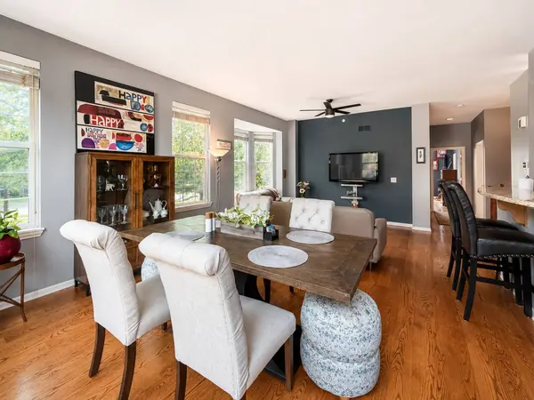 394 Broadmoor LN, Bartlett, IL 60103