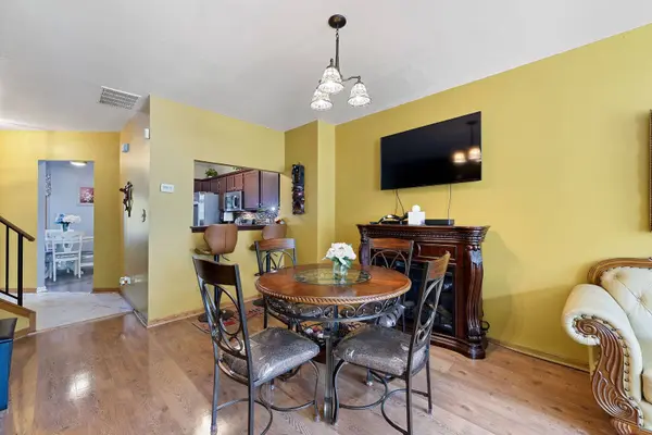 5121 Deblin LN, Oak Lawn, IL 60453