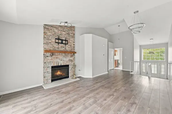 2651 S Cedar Glen DR, Arlington Heights, IL 60005